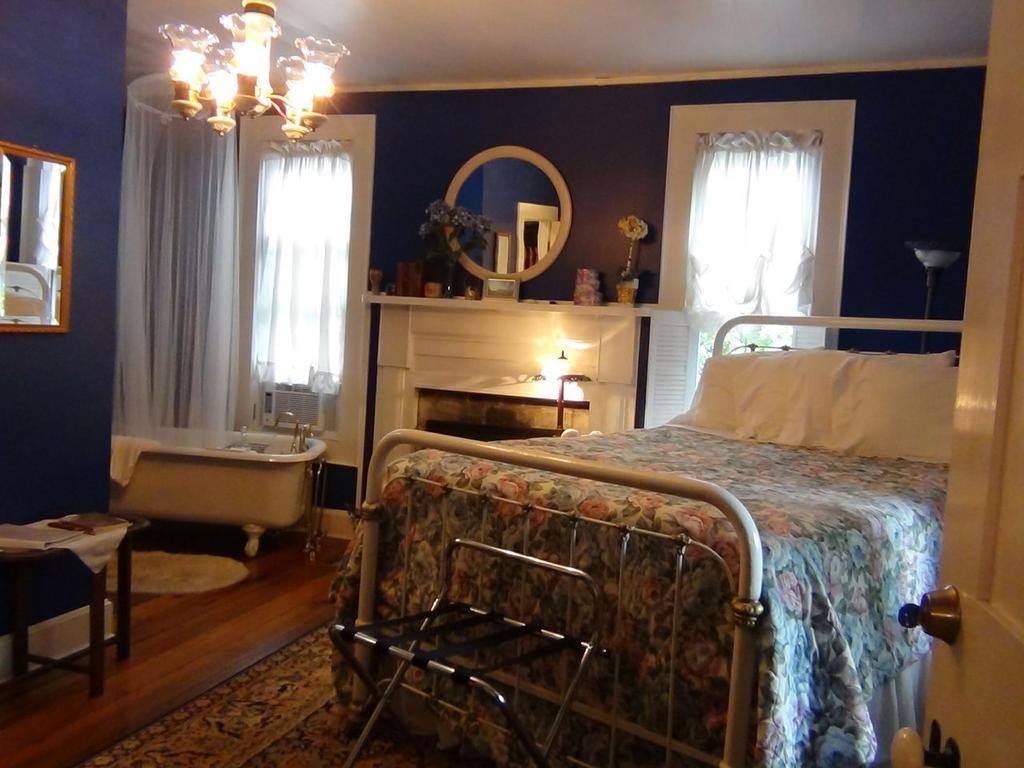 Buffalo Tavern Bed And Breakfast West Jefferson Szoba fotó