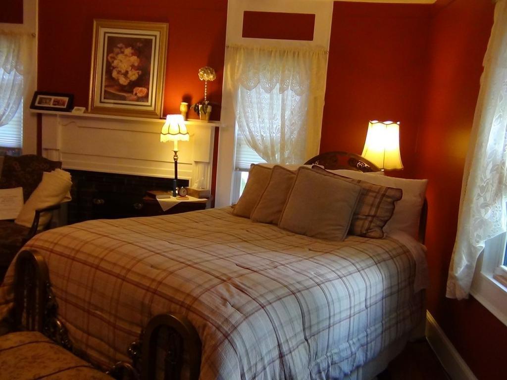 Buffalo Tavern Bed And Breakfast West Jefferson Szoba fotó
